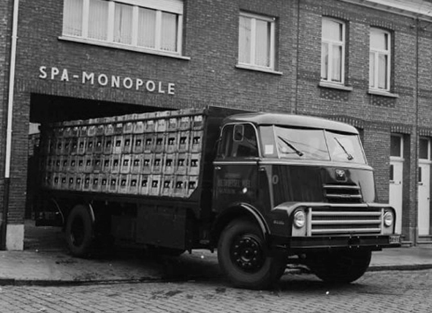 Groene wagens van bierhandel De Troetsel